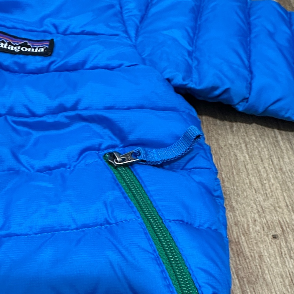 Patagonia Baby Down Sweater Blue Puffer Jacket with Green Zippers 3-6 Months - Picture 5 of 12